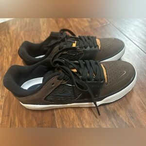 Nike boys Brown and Black Sneakers NWOT